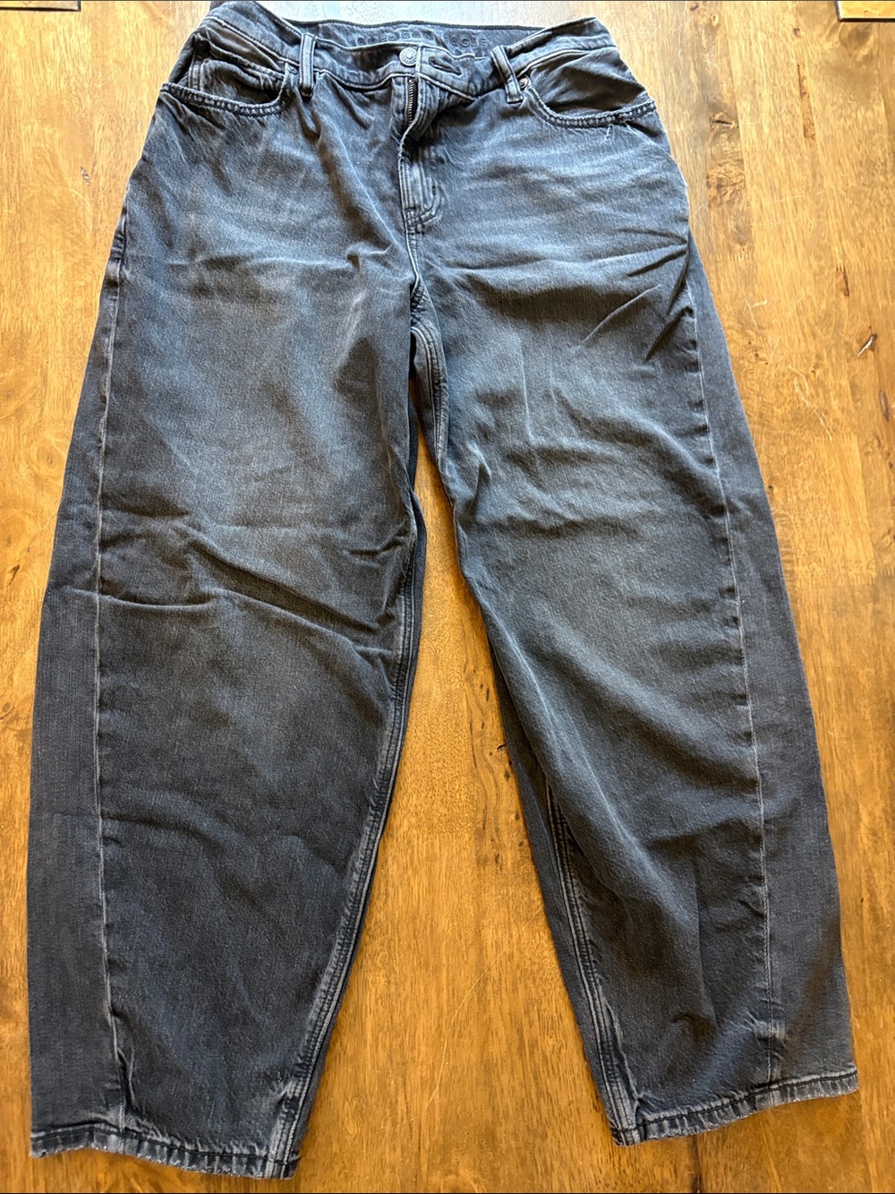 NWOT American Eagle strigid Barrel Jeans Relaxed in Washed Black